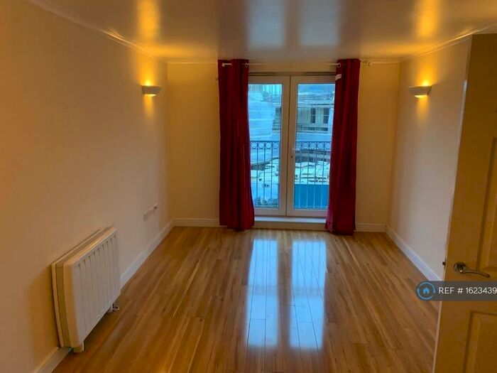 2 Bedroom Flat To Rent In Chapter House, Farnborough, GU14