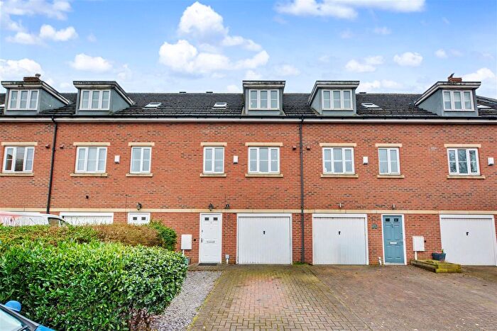 3 Bedroom Town House For Sale In Saxton Court, Arnold, Nottingham, NG5