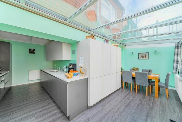 4 Bedroom Property To Rent In Princes Park Circle, Hayes, UB3