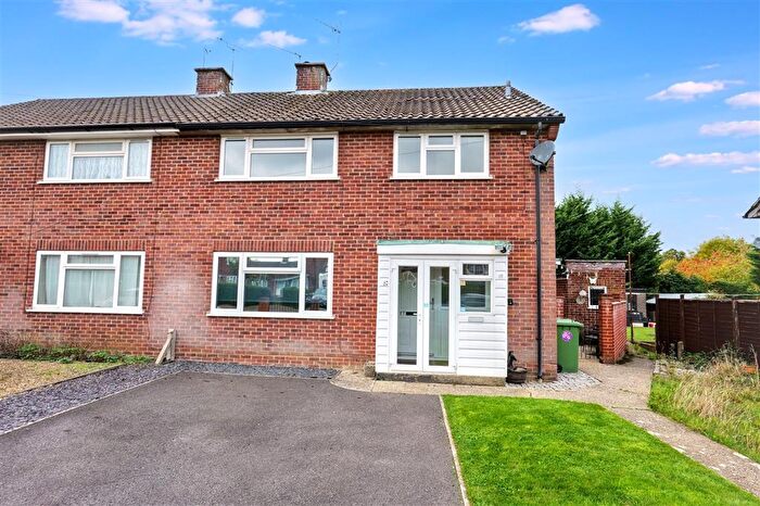 1 Bedroom Flat For Sale In The Mead, Liphook, GU30