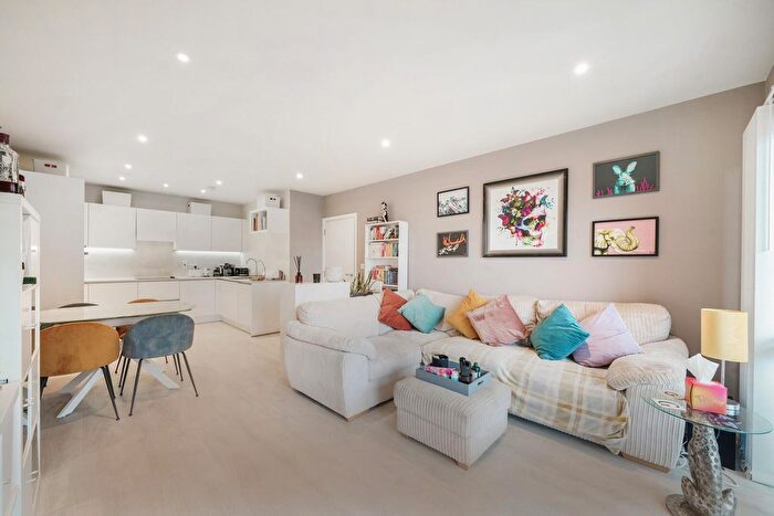 2 Bedroom Flat For Sale In Foxglove Apartments, Millbrook Park, NW7