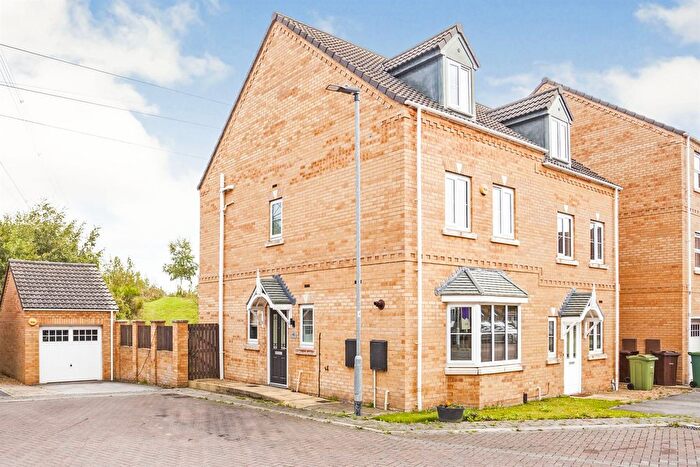 4 Bedroom Semi-Detached House For Sale In Springfield Drive, Lofthouse, Wakefield, WF3