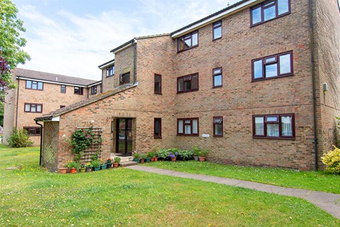 2 Bedroom Flat To Rent In Kelsey Court, Burgess Hill, RH15