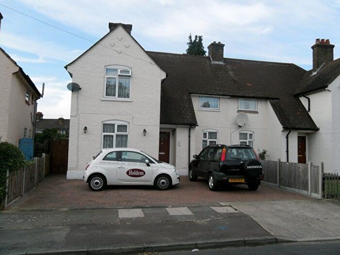 4 Bedroom Semi Detached House To Rent In Denham Way, Barking, Essex, IG11