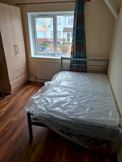 1 Bedroom Flat To Rent In Park Road, London, NW4