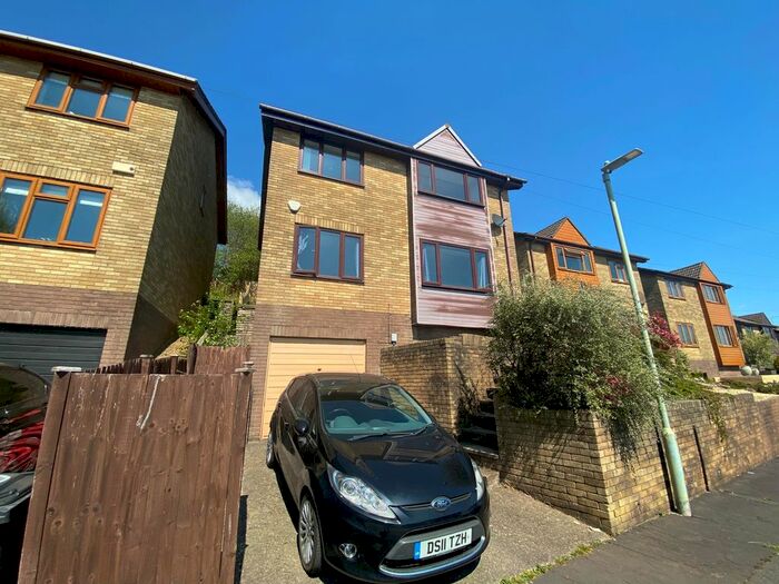 4 Bedroom Detached House To Rent In Cotswold Way, Newport, Gwent, NP19