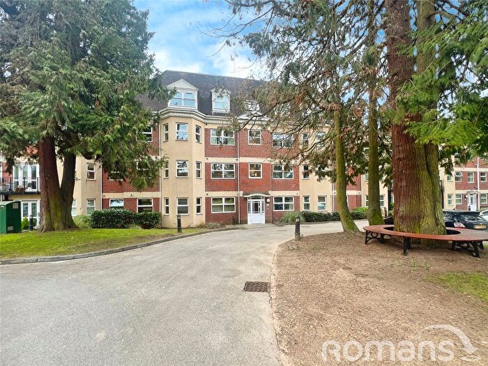 2 Bedroom Flat For Sale In Heathcote Road, Camberley, Surrey, GU15