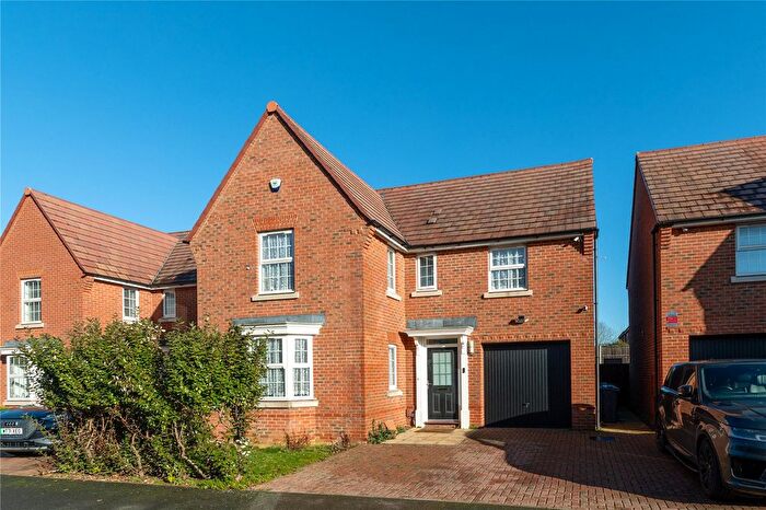 4 Bedroom Detached House For Sale In Clinton Avenue, Luton, Bedfordshire, LU2