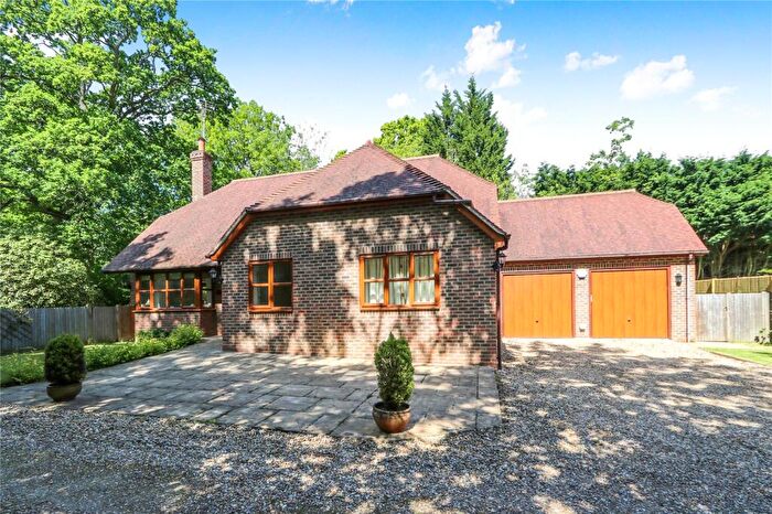 3 Bedroom Bungalow For Sale In The Drive, Ifold, Loxwood, RH14
