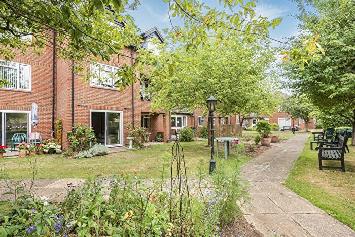 1 Bedroom Flat For Sale In Retirement Apartment - Trinity Court, Marlow, SL7