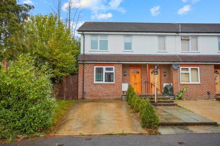 3 Bedroom Flat To Rent In North Road, Reigate RH2