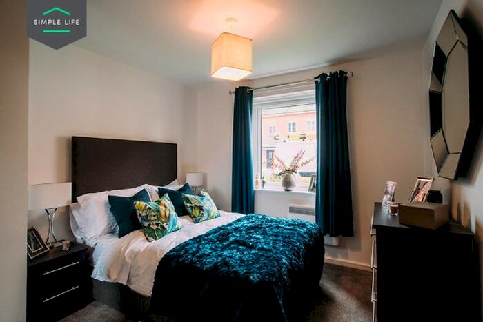 2 Bedroom Flat To Rent In Brook End, Rochdale, OL16