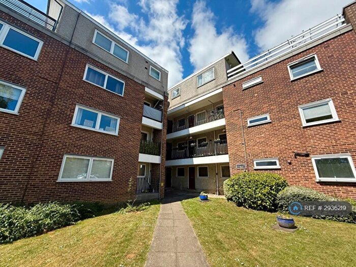 1 Bedroom Flat To Rent In Highmill, Ware, SG12