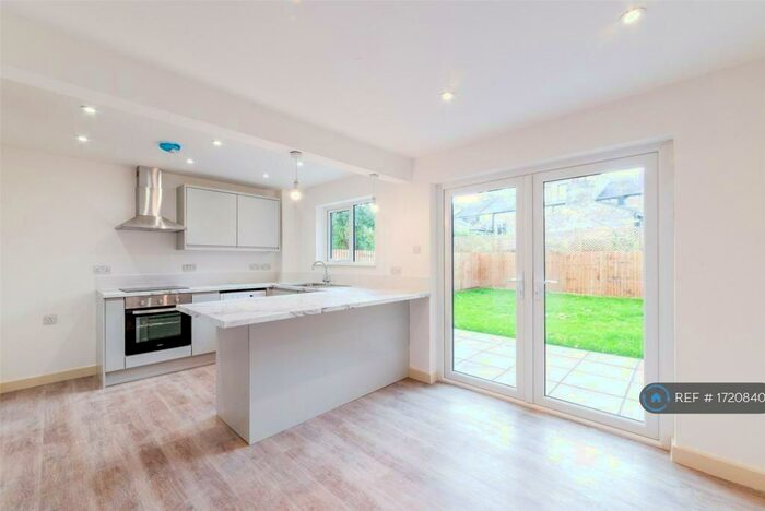 4 Bedroom Semi-Detached House To Rent In Russell Street, Cambridge, CB2