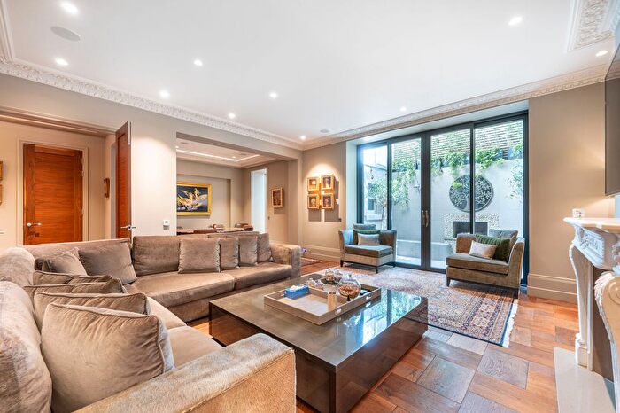 3 Bedroom Flat For Sale In Addison Road, Notting Hill, London, W14