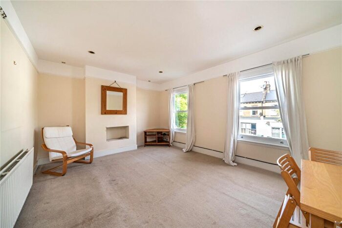 2 Bedroom Maisonette To Rent In Crystal Palace Road, East Dulwich, London, SE22