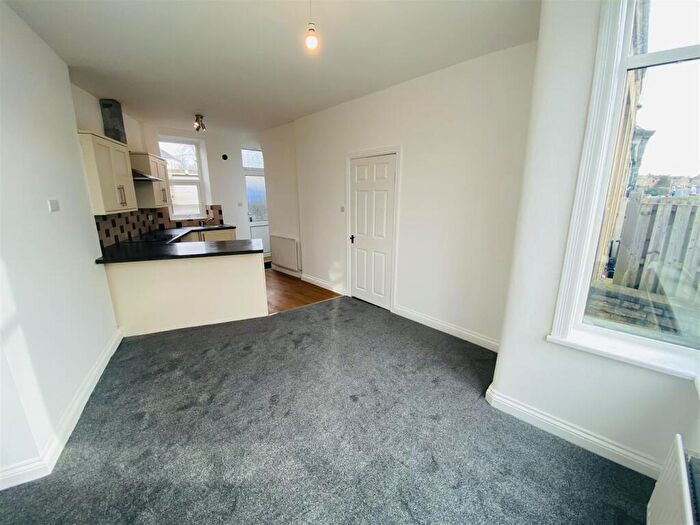 2 Bedroom End Of Terrace House To Rent In Idle Road, Bradford, BD2