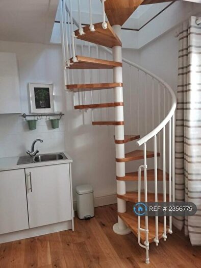 1 Bedroom Flat To Rent In Park Road, Redhill, RH1