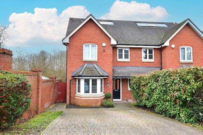 4 Bedroom Semi Detached House For Sale In Jubilee Walk, Kings Langley, WD4