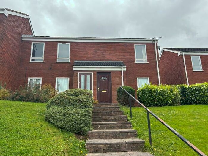 1 Bedroom Flat To Rent In Apperley Way, Halesowen, West Midlands, B63