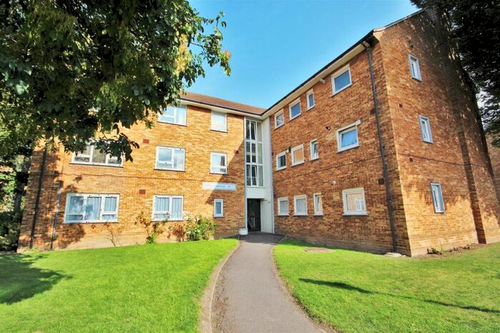 3 Bedroom Flat To Rent In St. Pauls Road, Southsea, PO5