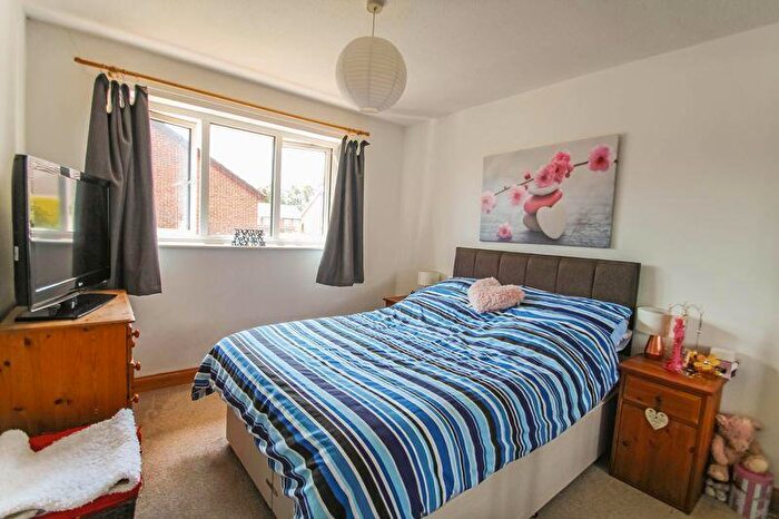 1 Bedroom Flat To Rent In Dibden Close, Throop, BH8