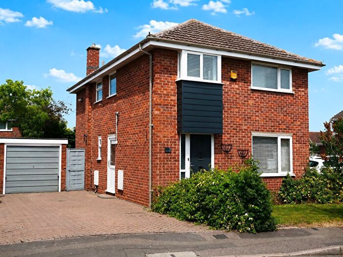 4 Bedroom Detached House For Sale In Kingfisher Close, Yaxley, PE7