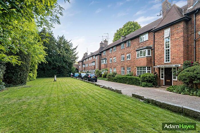2 Bedroom Apartment For Sale In East End Road, Finchley Central, N3