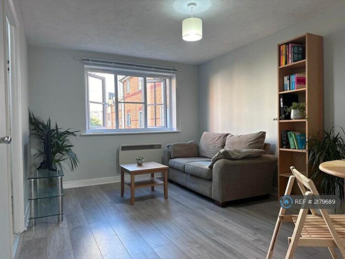1 Bedroom Flat To Rent In Armoury Road, London, SE8