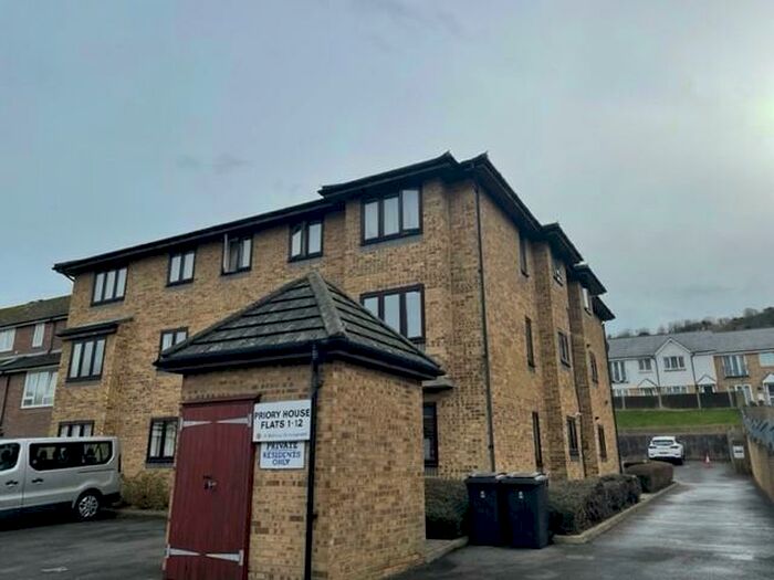 2 Bedroom Flat To Rent In Priory House Folkestone Road, Dover, CT17