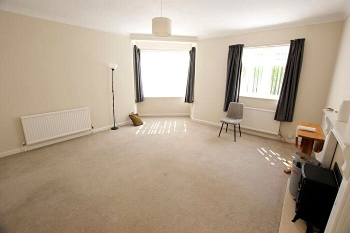 2 Bedroom Maisonette For Sale In Kirkway, Broadstone, Dorset, BH18 - Photo 2