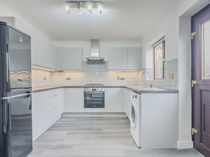 2 Bedroom End Of Terrace House To Rent In Nettleton Chase, Ossett, WF5