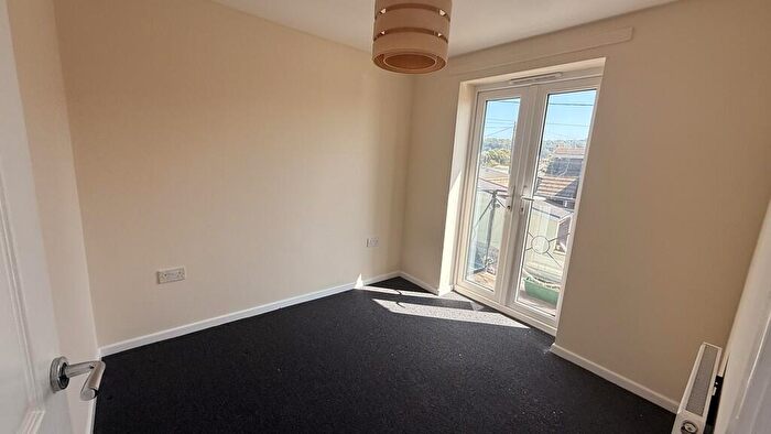 2 Bedroom Apartment To Rent In Sandbay, BS22