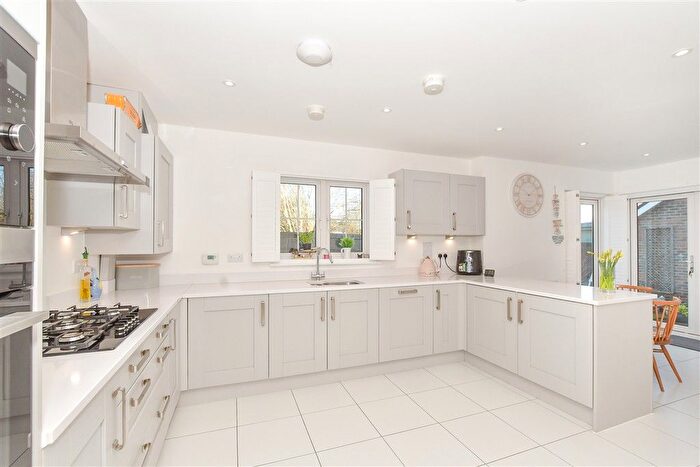 4 Bedroom Detached House For Sale In Hazel Close, Headcorn, Kent, TN27