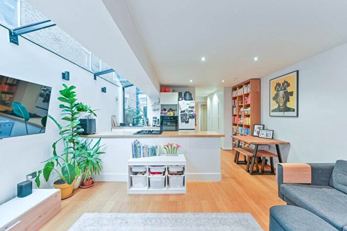 2 Bedroom Flat For Sale In Southwell Road, Camberwell, London, SE5