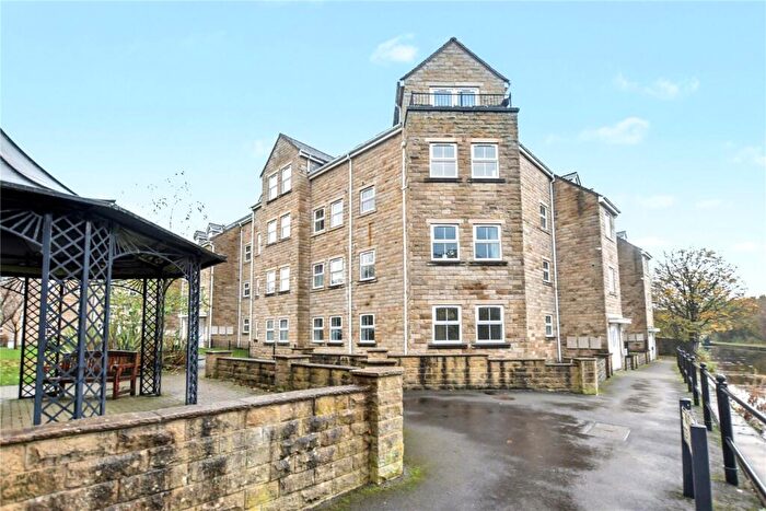 3 Bedroom Apartment For Sale In Waters Walk, Bradford, West Yorkshire, BD10