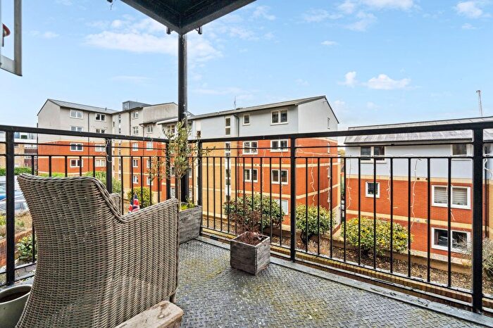 2 Bedroom Flat To Rent In Northway, Rickmansworth, WD3