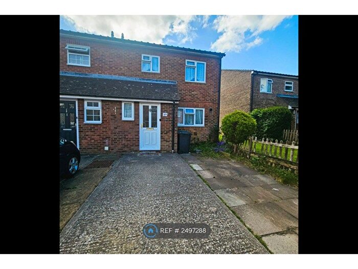 3 Bedroom Semi-Detached House To Rent In Bernstein Road, Basingstoke, RG22