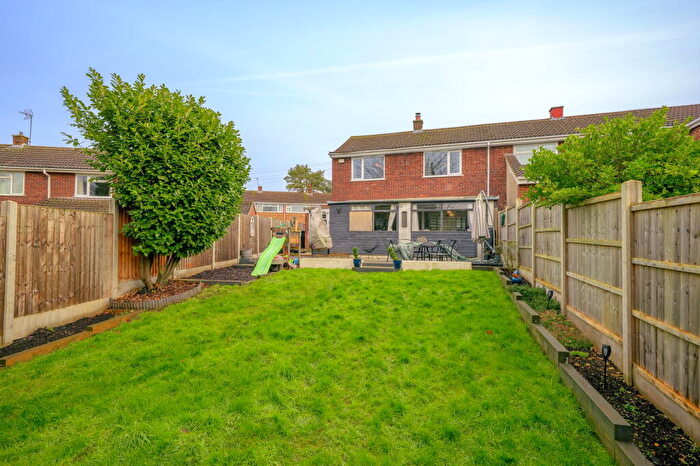 3 Bedroom Semi Detached House For Sale In Bridge End Grove In Grantham, NG31