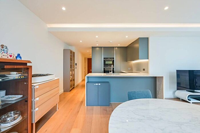 2 Bedroom Flat For Sale In South Quay Plaza, , Canary Wharf, London, E14