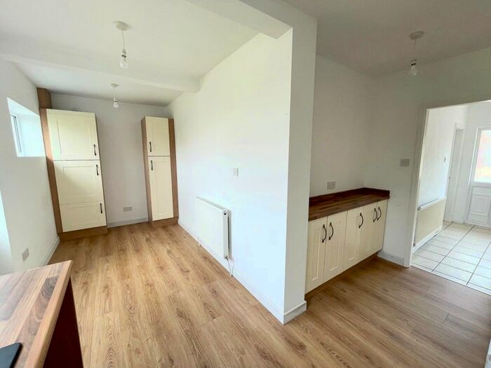 3 Bedroom End Of Terrace House To Rent In Church Lane, Bessacarr, Doncaster, DN4
