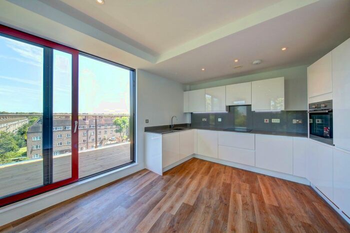 2 Bedroom Flat To Rent In Knaresborough Drive, Wandsworth, SW18
