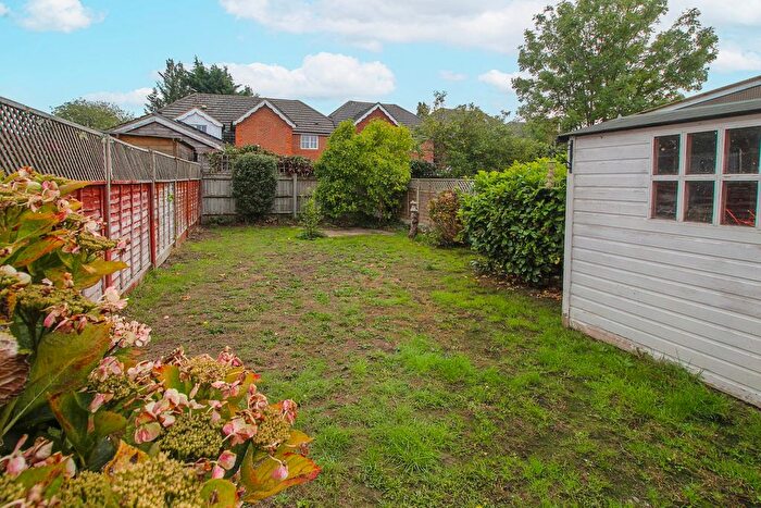 2 Bedroom Semi-detached Bungalow For Sale In Sheep Walk, Shepperton, TW17