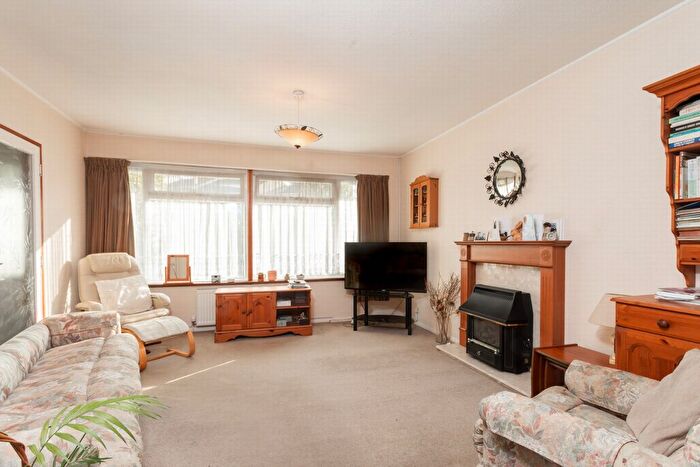 3 Bedroom Bungalow For Sale In Seabrook Court, Seabrook, CT21