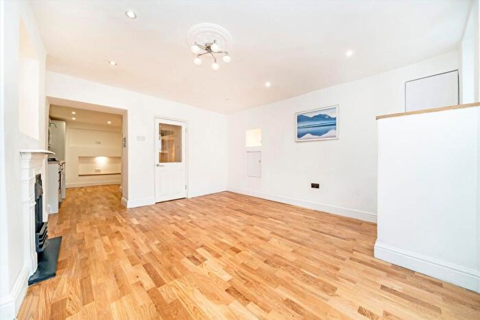 1 Bedroom Flat For Sale In Devonshire Road, Honor Oak, SE23