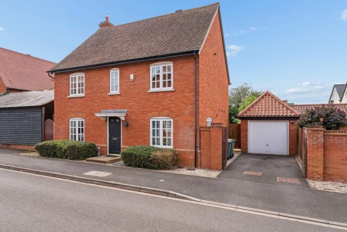 4 Bedroom Detached House For Sale In Meadow Walk, Henlow, SG16