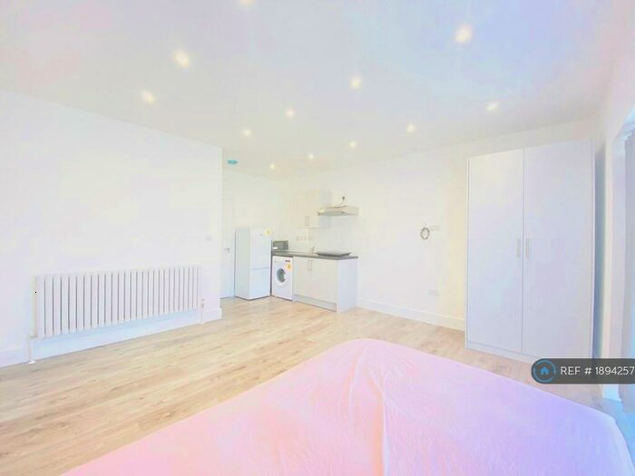 Studio To Rent In Middlesex, Pinner, HA5