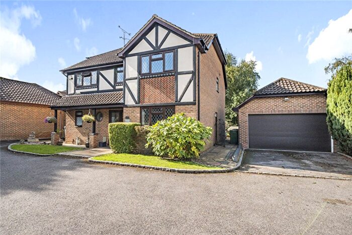 4 Bedroom Detached House For Sale In Windsor Gardens, Ash, Surrey, GU12