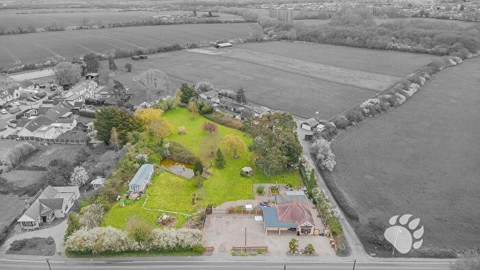 4 Bedroom Detached Bungalow For Sale In Runwell Road, Runwell, SS11