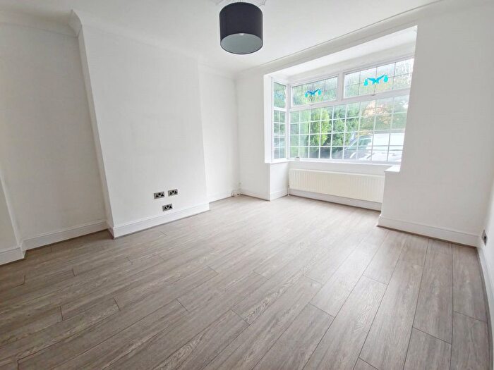 3 Bedroom Detached House To Rent In Ardleigh Green Road, Hornchurch, RM11